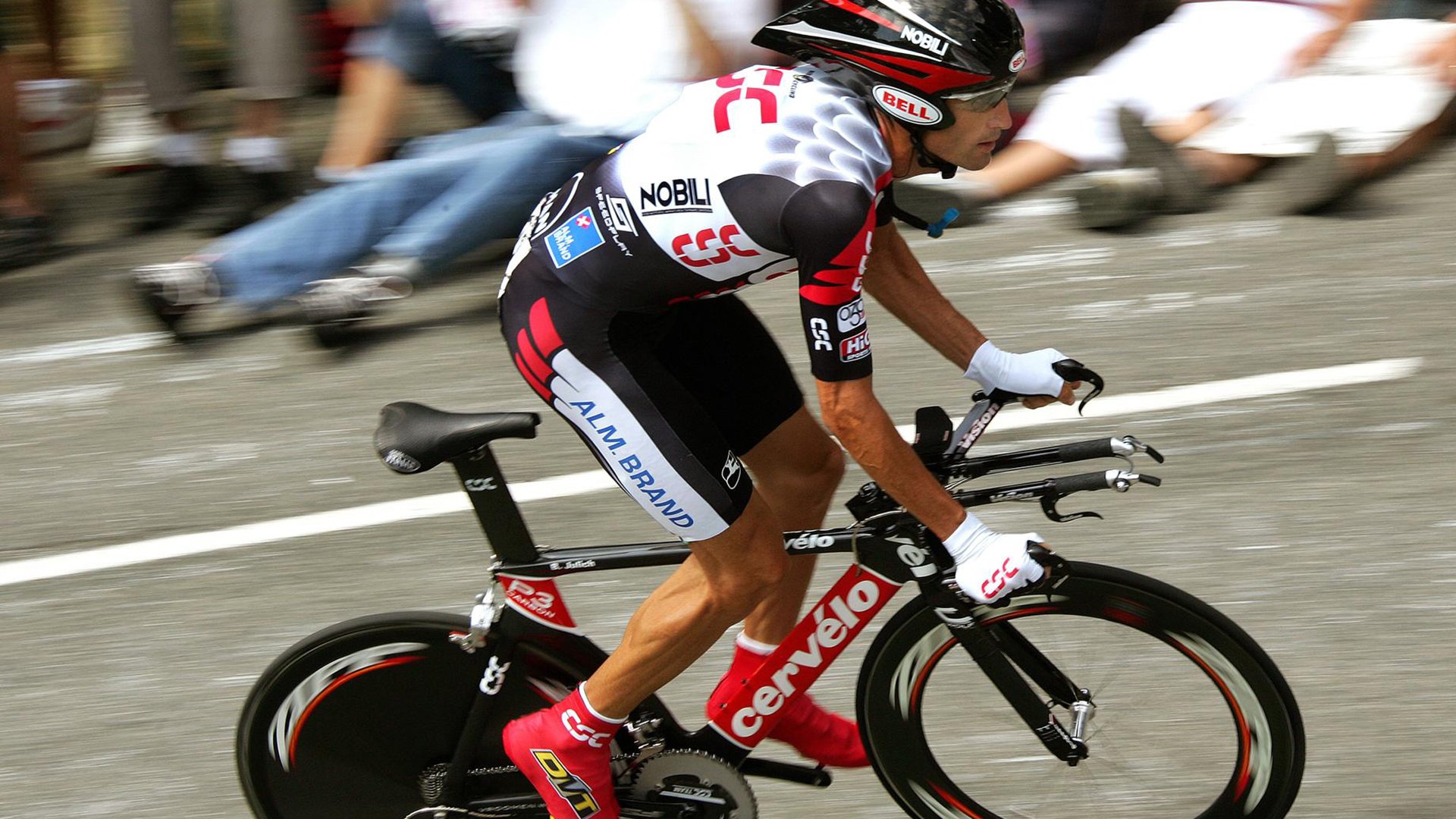 双冠辉映，莱万关键节点加冕，RNG逆境带队问鼎